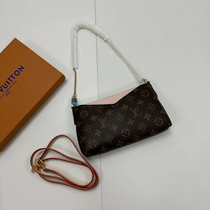 14위 Louis Vuitton 루이비통 팔라스체인 크로스백 M44037 핑크컬러 실사