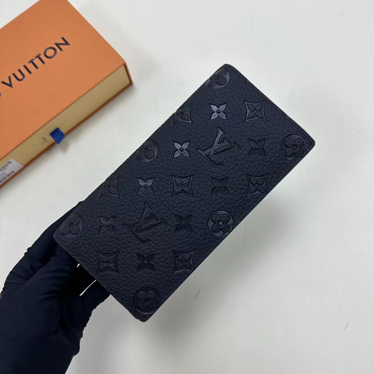 5위 Louis Vuitton Leather Wallet M69038 - 루이비통 2020 남성용 레더 장지…