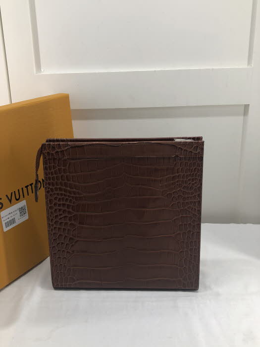 Louis Vuitton 2020 Pochette Voyage Clutch Bag