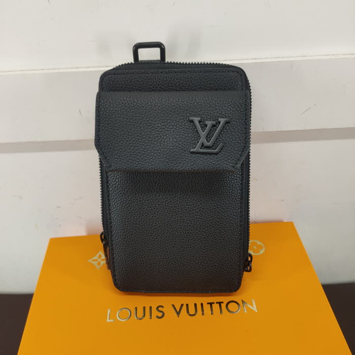 [루이비통]Louis Vuitton 2021 Men's Leather Phone Bag