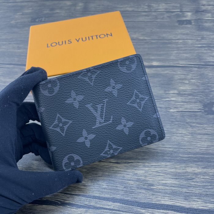 4위 Louis Vuitton 루이비통 반지갑 M64002 실사