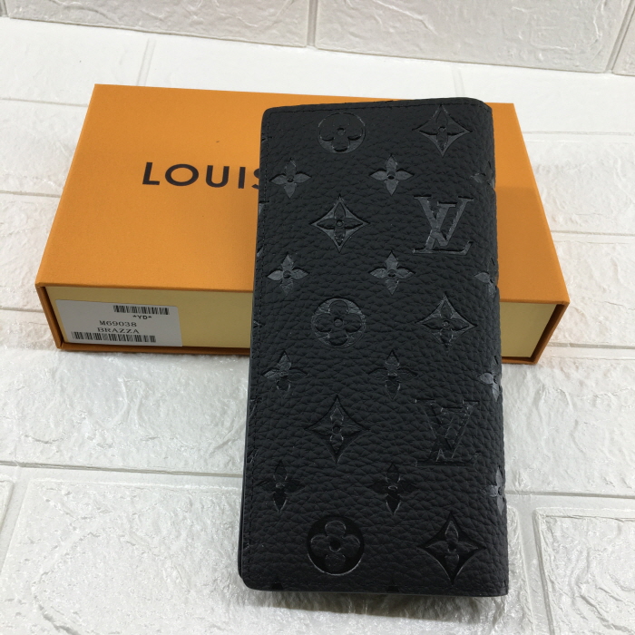 5위 Louis Vuitton Leather Wallet M69038 - 루이비통 2020 남성용 레더 장지…